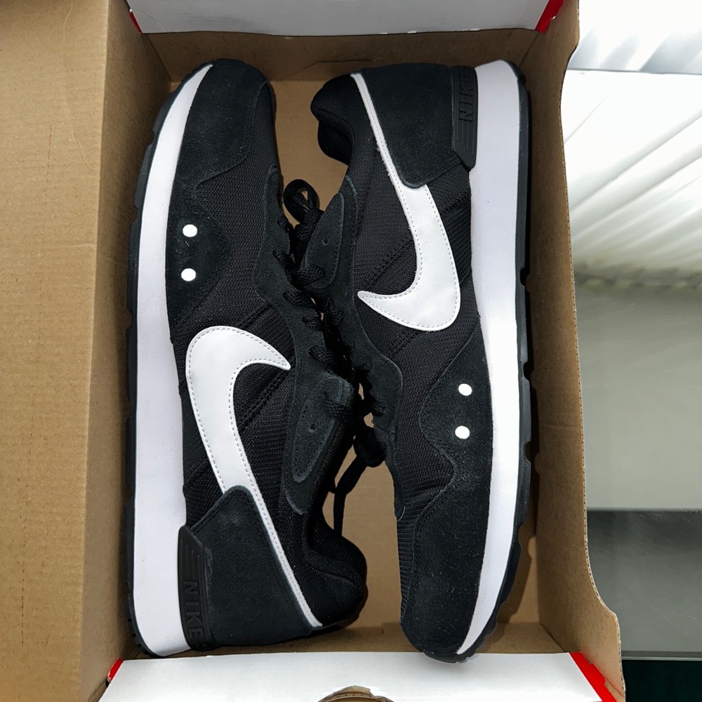 Nike Men’s Venture Runner size 14